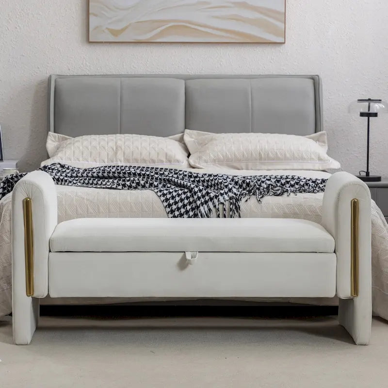 Banc de rangement en velours avec garniture en métal doré – Chambre et salon